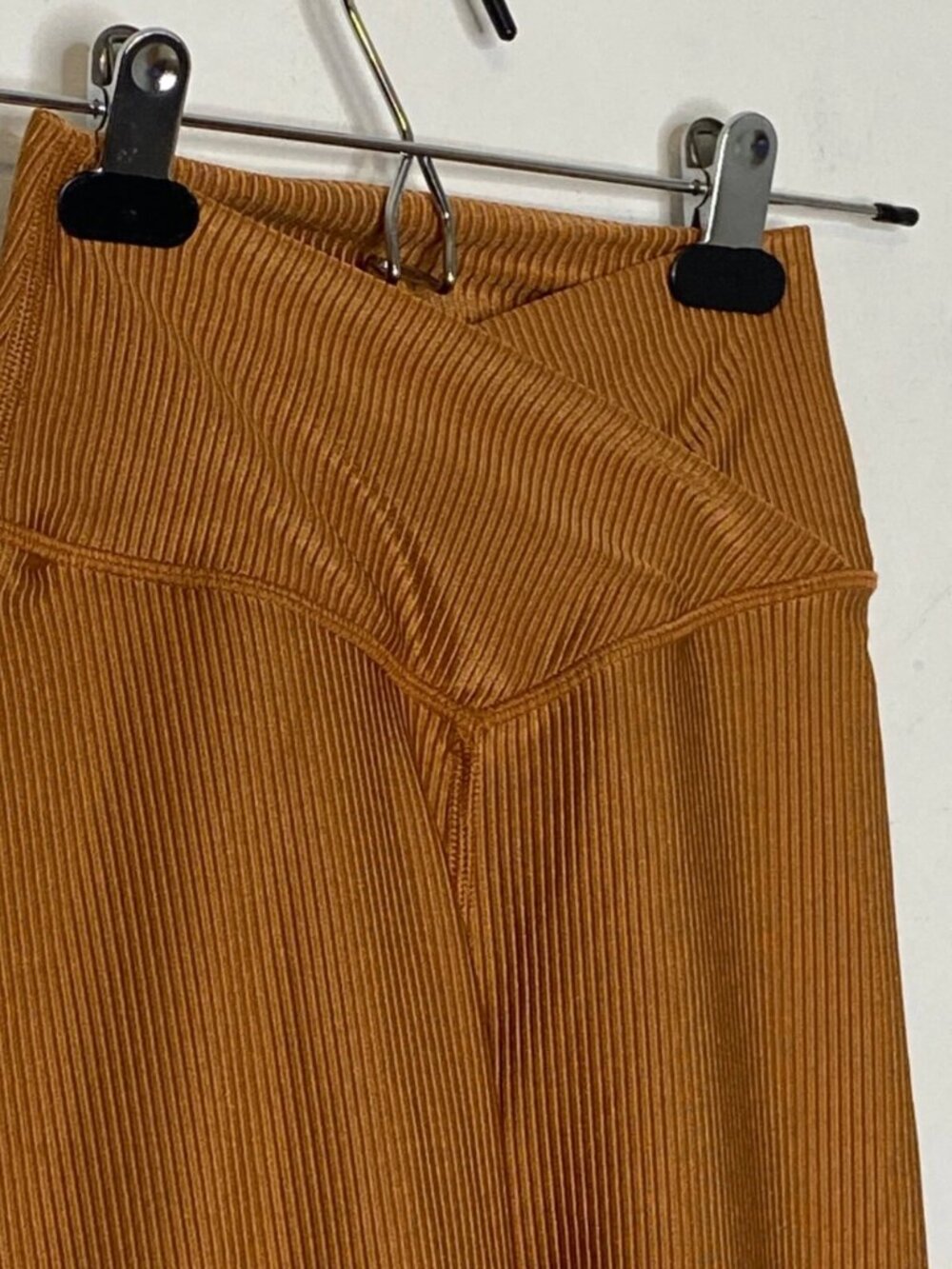 Offline by Aerie Pleated Leggings Size X-Small Ribbed High Rise Shiny Orange - Picture 5 of 9